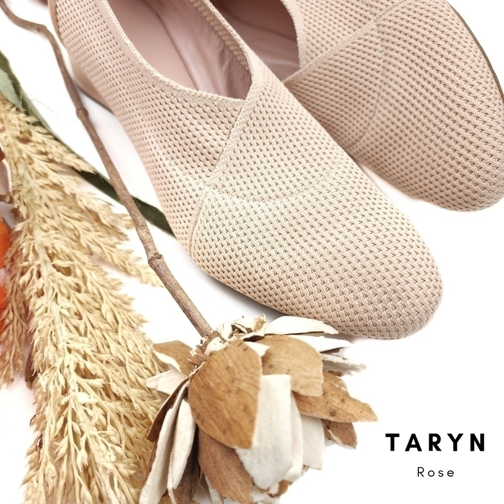 Taryn Rose Cream Low Heel Flats Sz 8